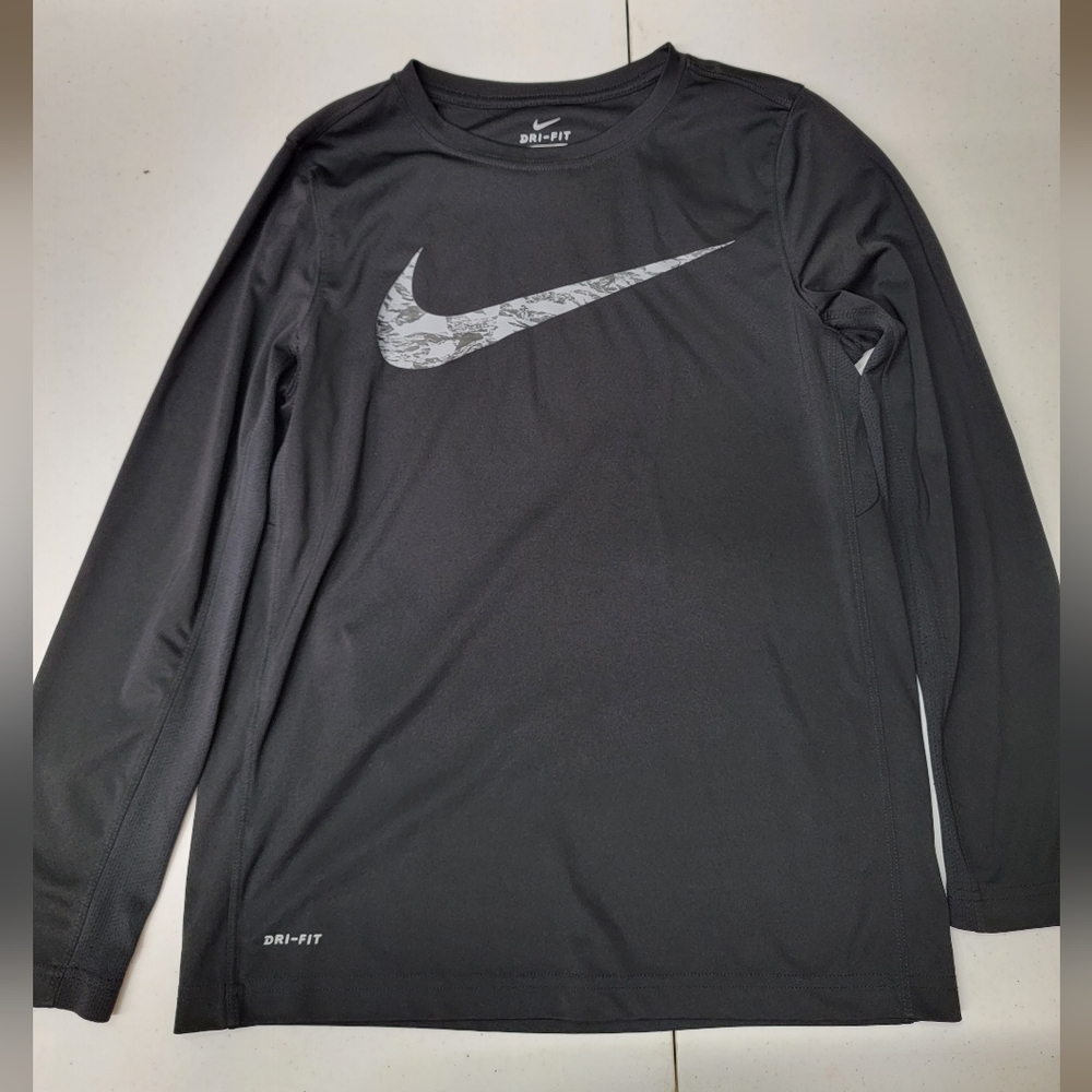 Nike dri fit black long sleeve shirt